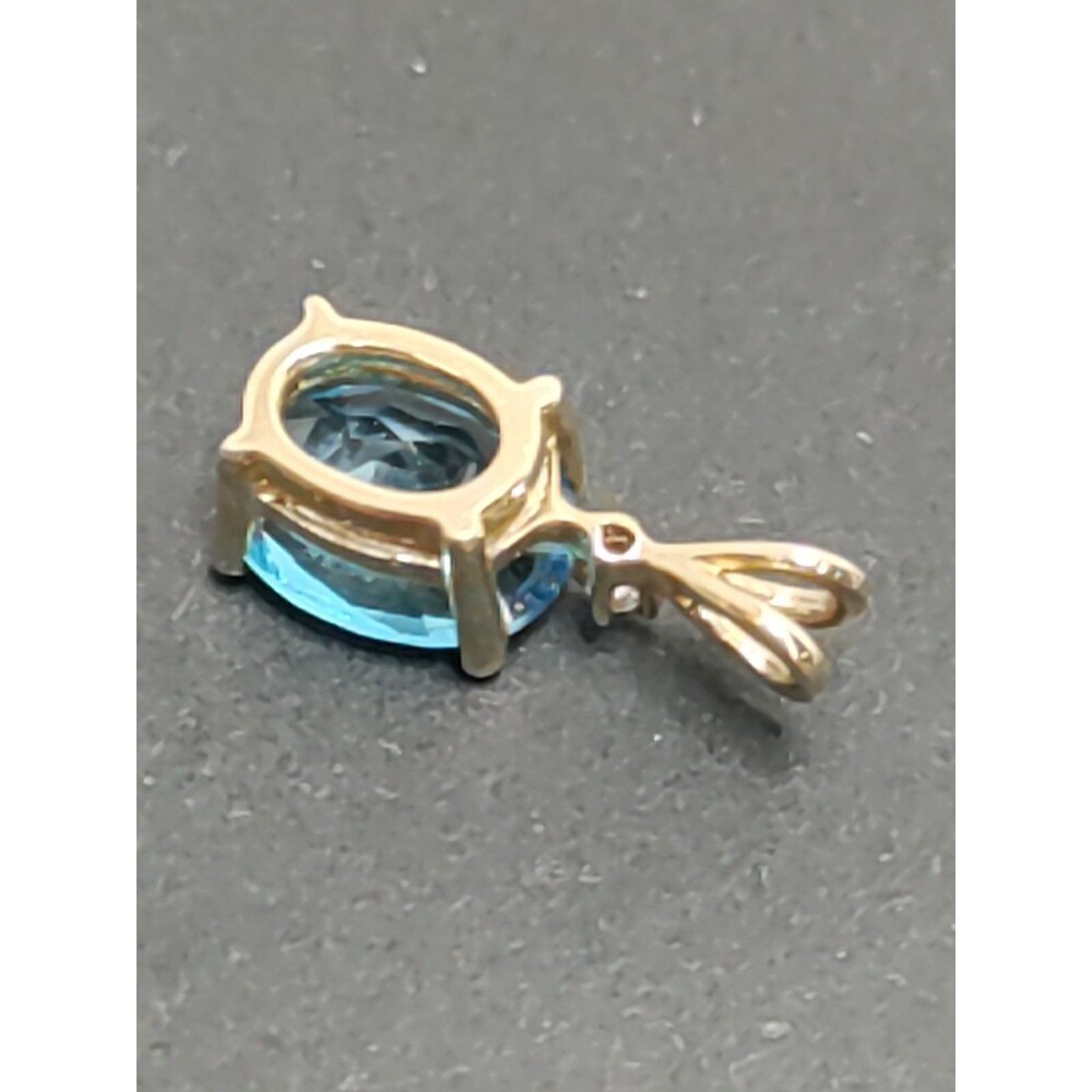14 K Yellow Gold Blue Topaz & Diamond Pendant 16.7 MM X 6.4 MM - Picture 4 of 5